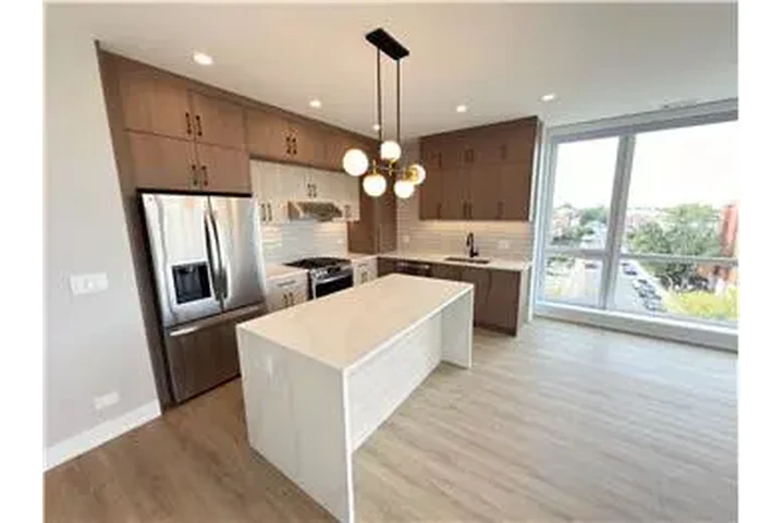 $3000 : Rental property with 3 bedro image 3