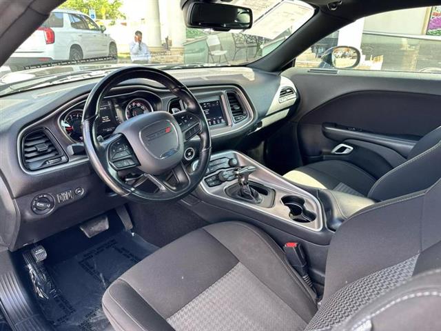 $28995 : Pre-Owned 2022 Challenger GT image 10