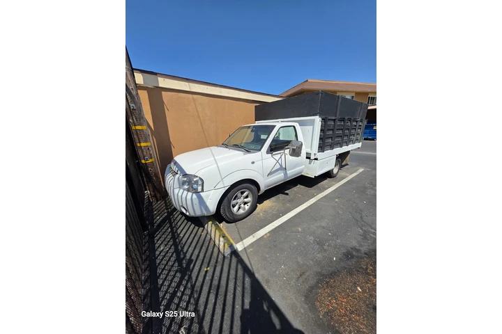 $6600 : Nissan frontier 2001 dually image 4