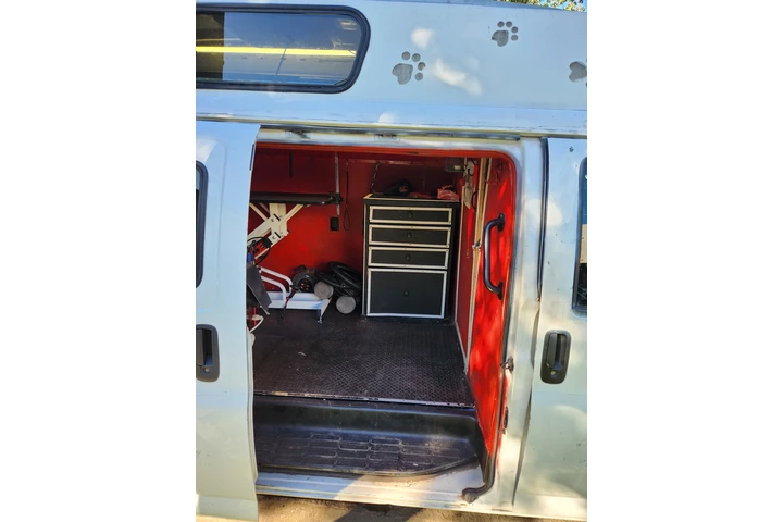 $18000 : Van Chevrolet  Dog Grooming image 6