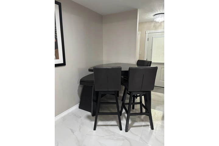 $300 : Juego de comedor image 2