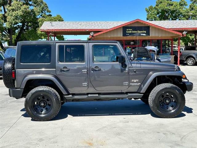 $21985 : 2017 Wrangler Unlimited Sahara image 8