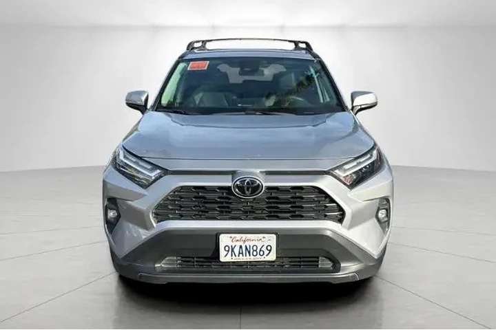 $31995 : Toyota RAV4 2024 AWD XLE Pre image 4