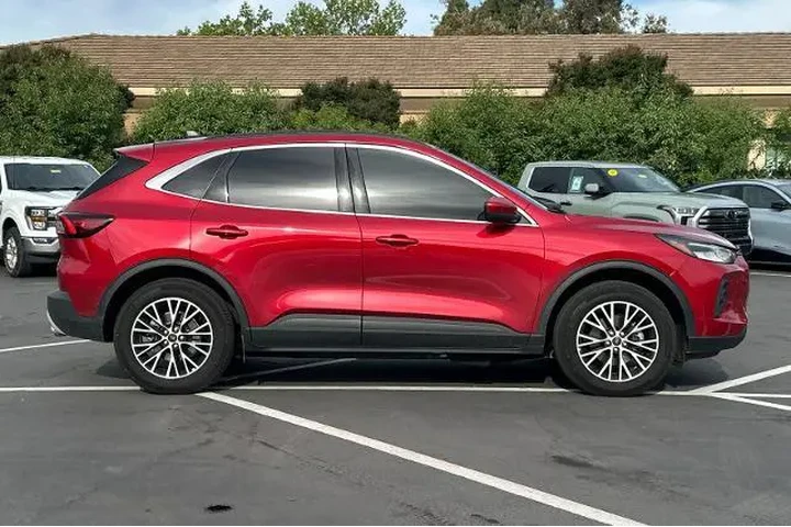 $29077 : Ford Escape Plug-In Hybrid 2 image 2