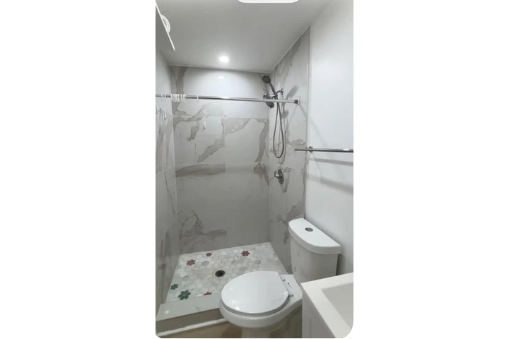 $1200 : Kendall Efficient for Rent image 2