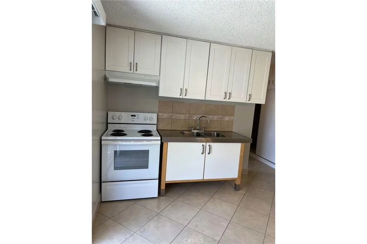 $1100 : 1 Habitación en Whittier CA image 5