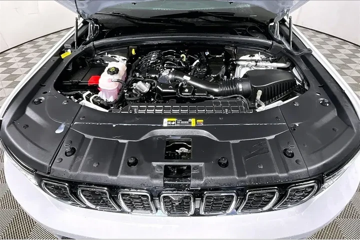 $32641 : Jeep Grand Cherokee L 2023 4 image 9