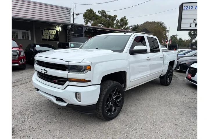 2017 Silverado 1500 2LT Crew image 1