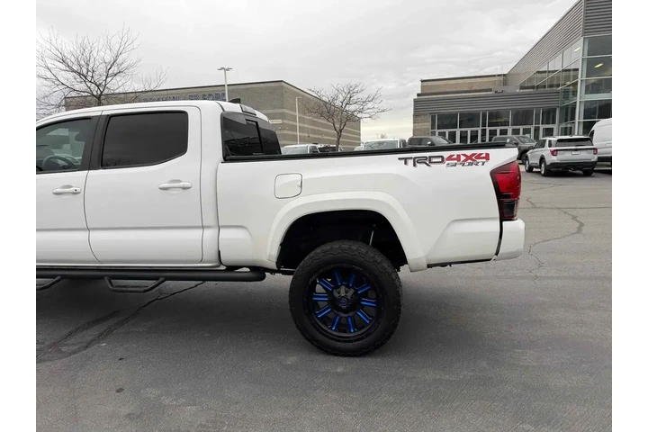 $31283 : Toyota Tacoma 2019 4x4 TRD S image 4