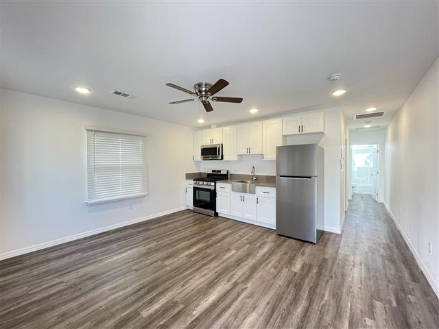 $2222 : Apt 2 Recamaras - Section 8 Si image 1