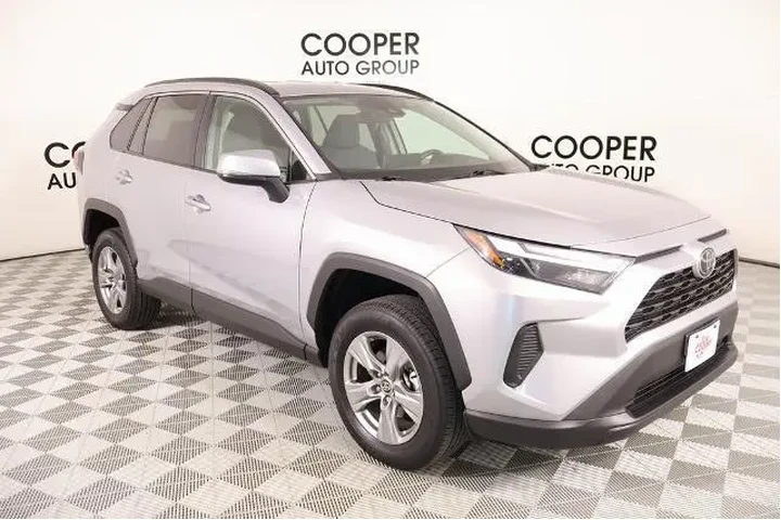 $30535 : Toyota RAV4 2024 XLE 4dr SUV image 1
