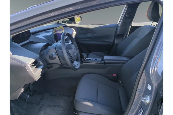 $31995 : Toyota Prius 2025 LE 4dr Hat image 9