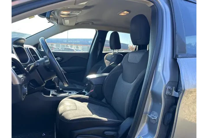 $9000 : Jeep Cherokee 2018 Latitude image 5