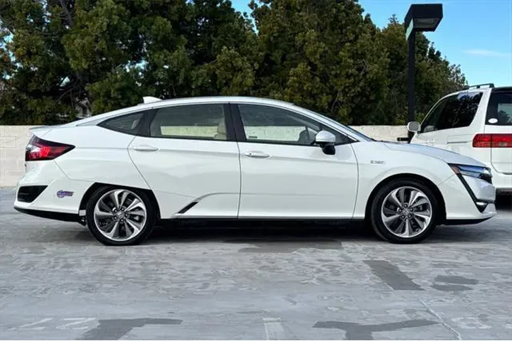 $21569 : Honda Clarity Plug-In Hybrid image 2