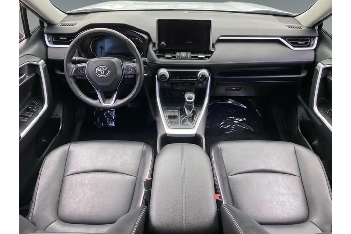 $30240 : Toyota RAV4 2023 XLE Premium image 10