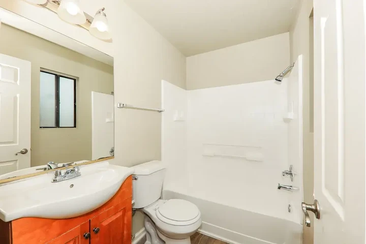$2500 : 3 bedroom House in Koreatown image 10
