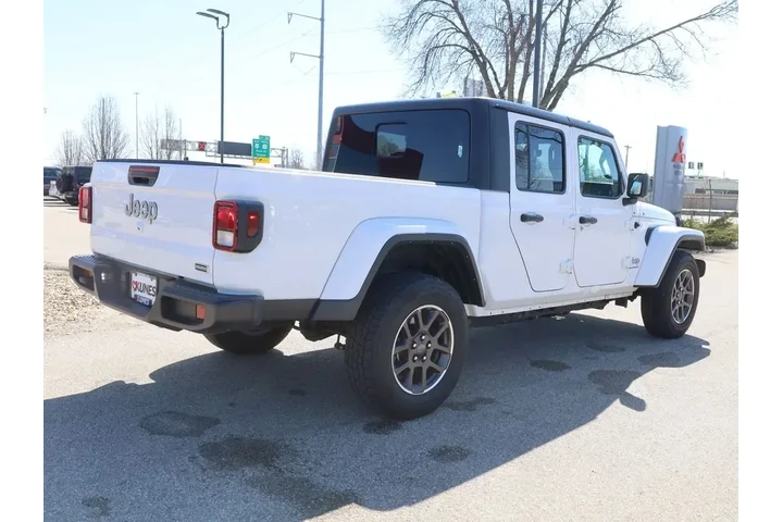 $28977 : Jeep Gladiator 2023 4x4 Over image 8