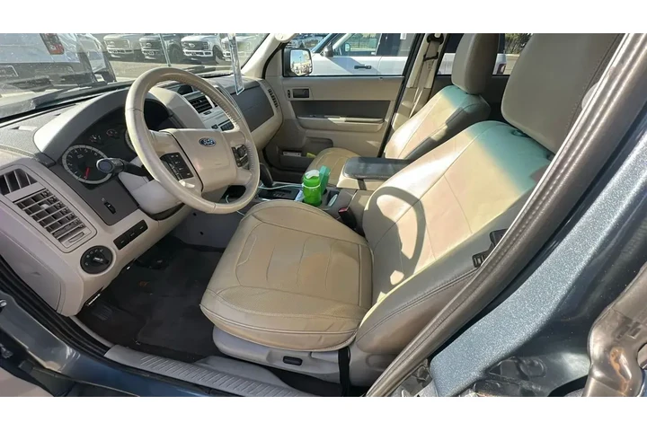 $7999 : Ford Escape 2011 XLT 4dr SUV image 3