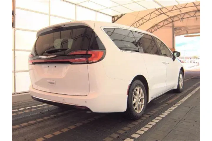 $20921 : Chrysler Pacifica 2023 Touri image 2