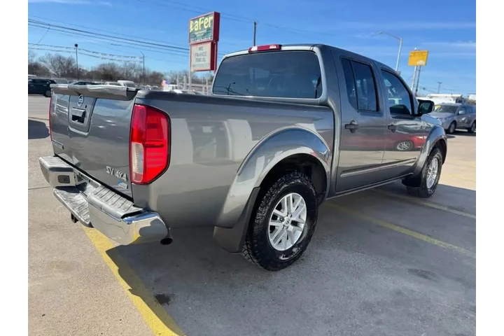 2017 NISSAN FRONTIER CREW CAB image 7