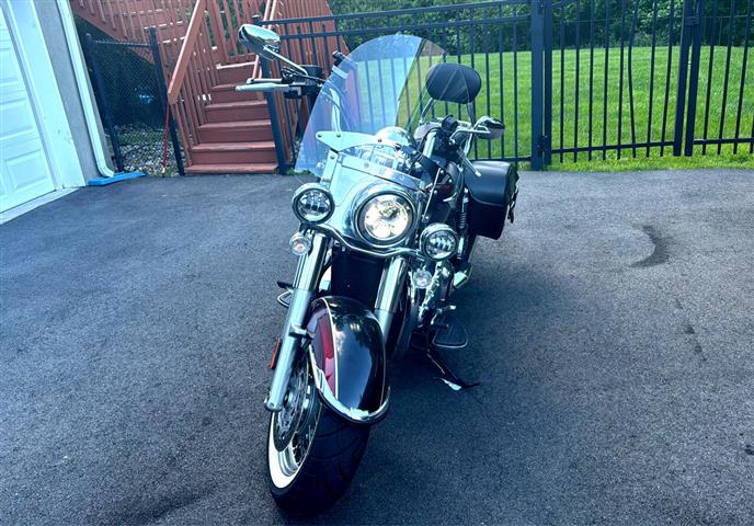 $10000 : 2015 Triumph Thunderbird LT image 2