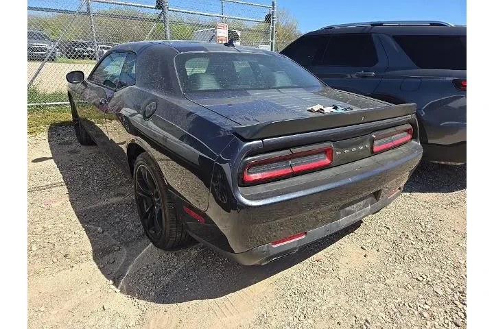 $15468 : Dodge Challenger 2016 SXT 2d image 2