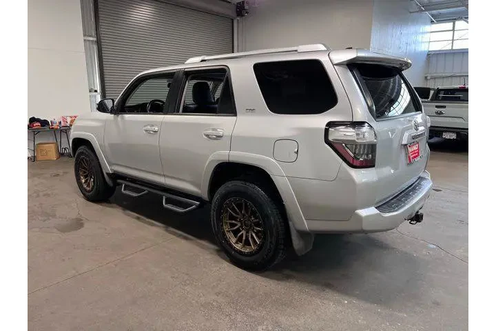 $31987 : Toyota 4Runner 2018 4x4 SR5 image 5