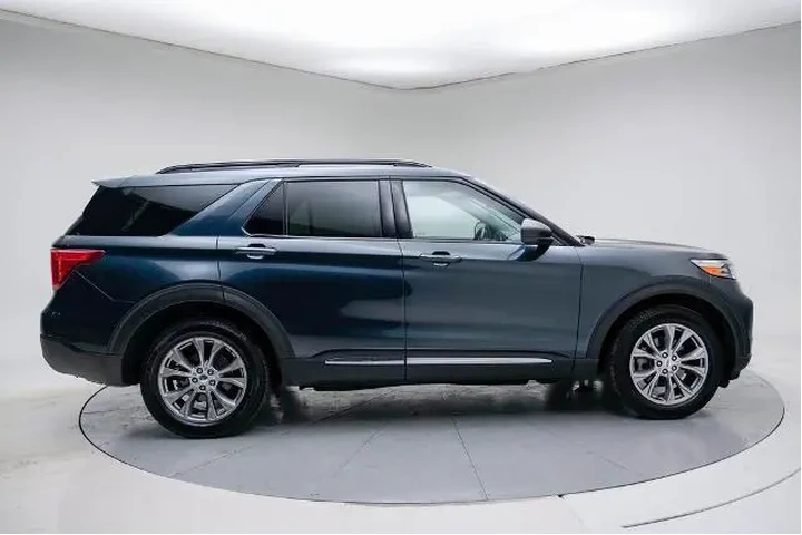 $27385 : Ford Explorer 2022 AWD XLT 4 image 2