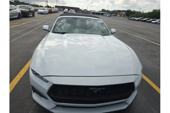 $27790 : Ford Mustang 2024 EcoBoost 2 image 2