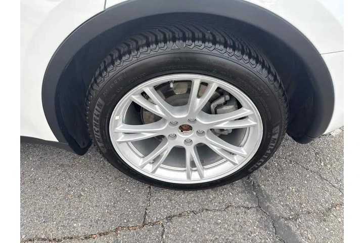 $29910 : 2023 Model Y Long Range image 10