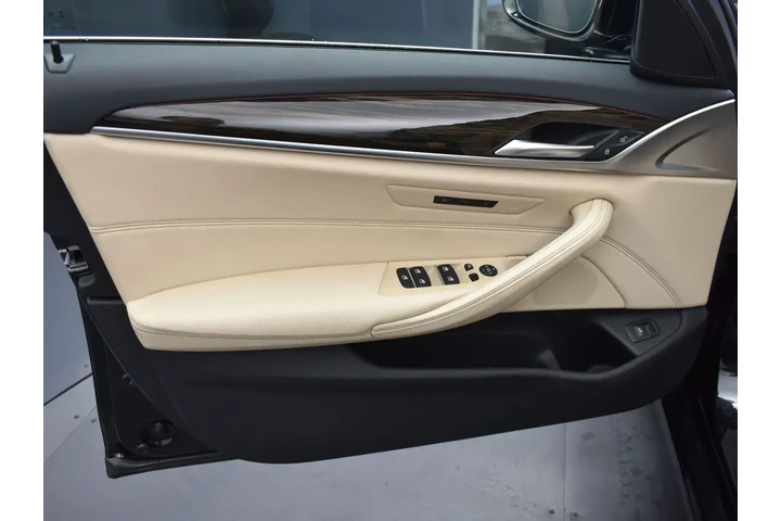 $28295 : BMW 5 Series 2022 AWD 530i x image 9