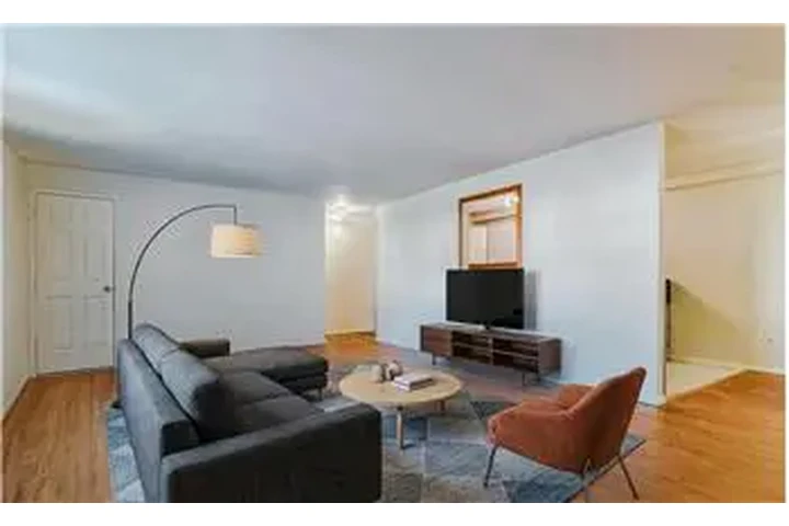 $2600 : Rental property with 2 bedro image 5