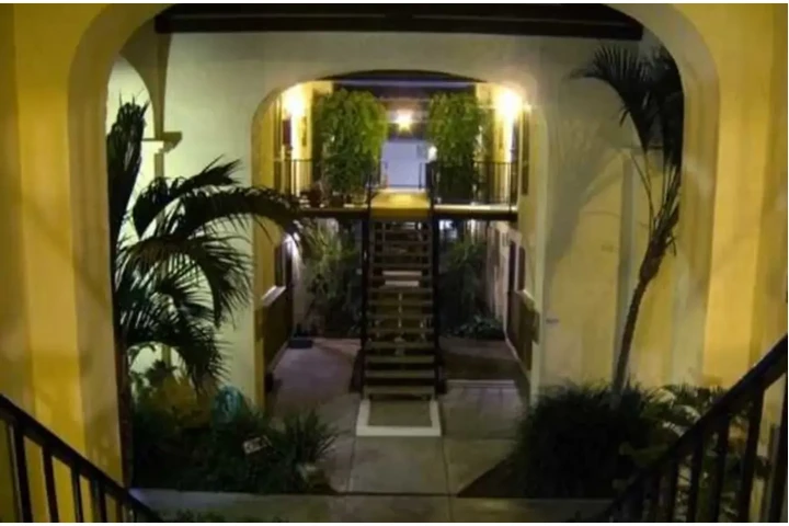 $1200 : Luxury home image 6