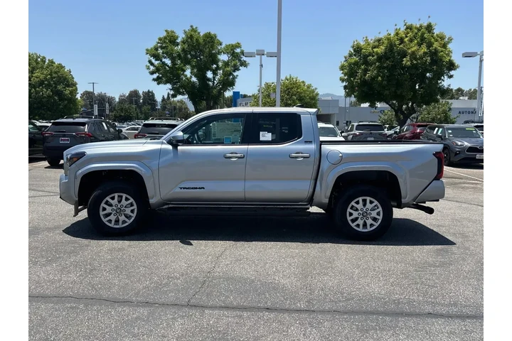 $35417 : Toyota Tacoma 2025 4x2 SR5 4 image 8