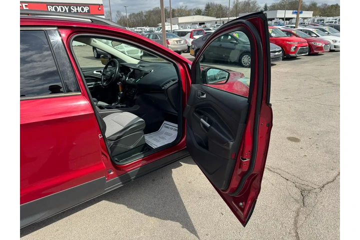 $5980 : 2017 Escape SE FWD image 8