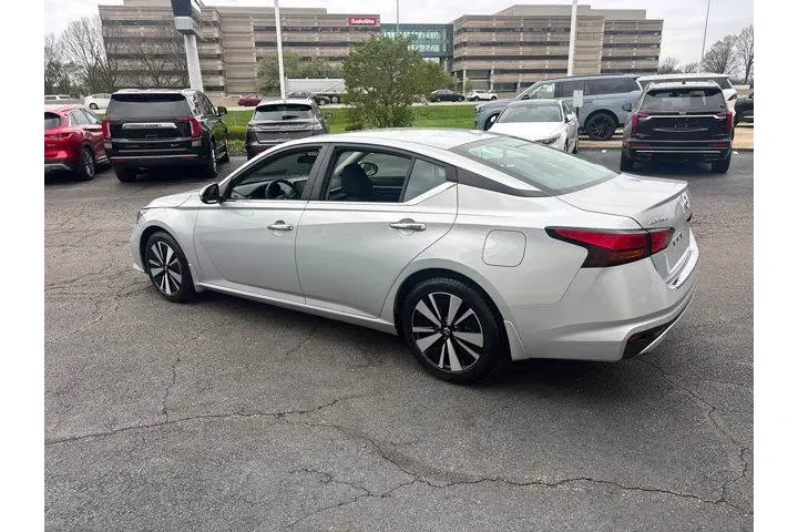 $17985 : Nissan Altima 2021 2.5 SV 4d image 5