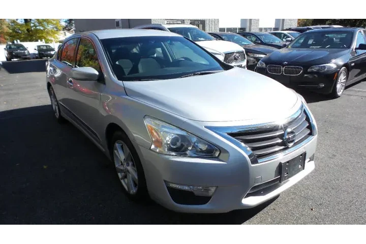 $8000 : 2014 Altima 2.5 SV image 3