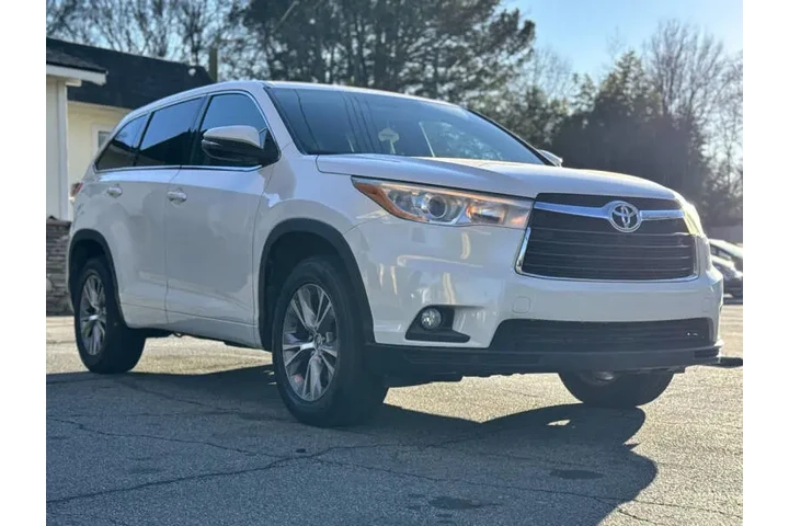 2014 Highlander LE Plus image 6