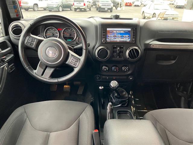 $17999 : 2016 Wrangler Unlimited image 10