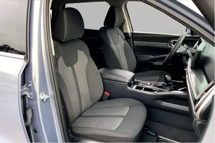 $29995 : Kia Sorento 2025 LX 4dr SUV image 9