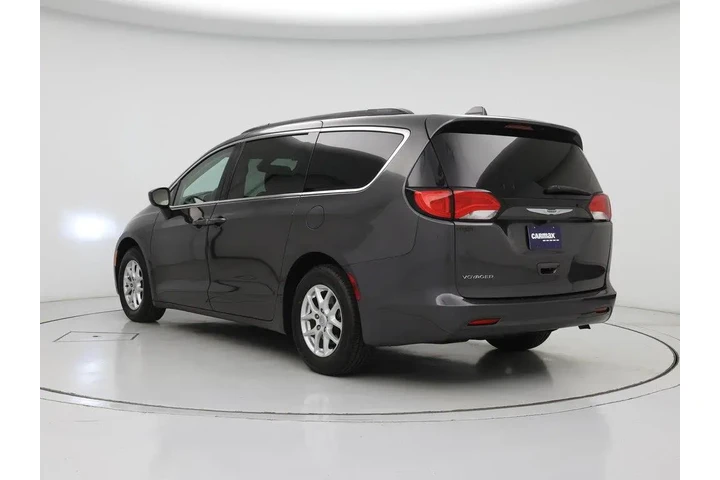 $15998 : Chrysler Voyager 2020 LXi 4d image 2