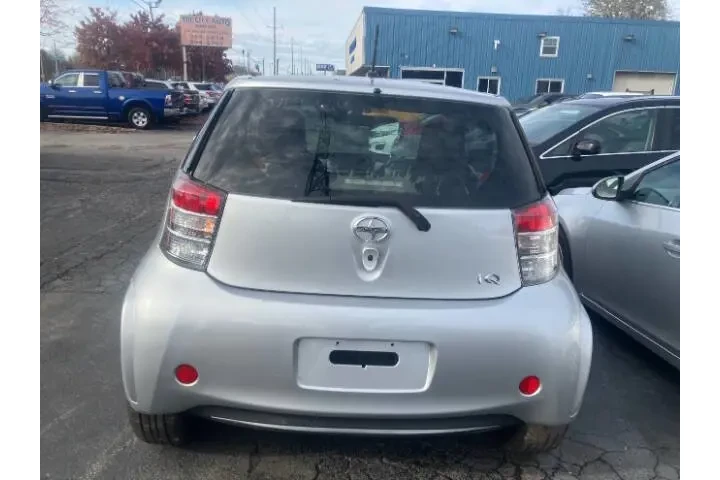 $8990 : 2012 iQ image 5