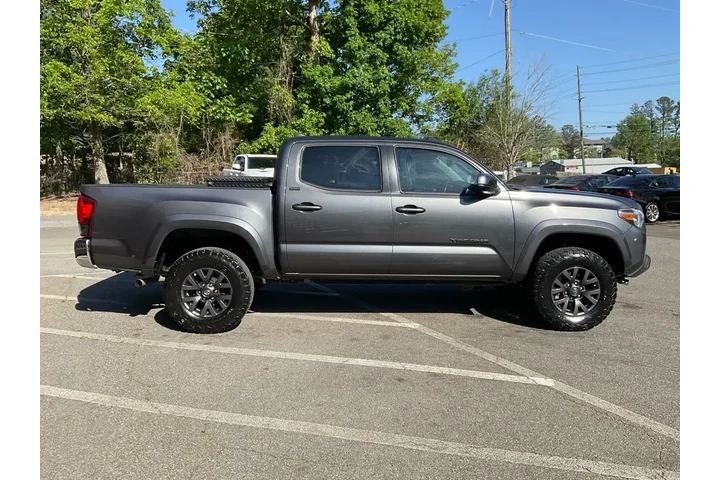 $25985 : Toyota Tacoma 2019 4x4 TRD P image 4