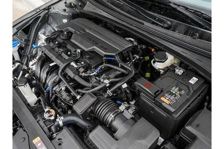 $24000 : Hyundai ELANTRA 2025 SEL Spo image 6