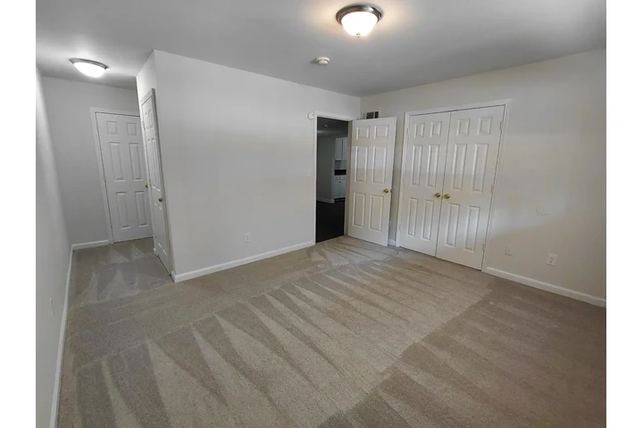 $945 : 1 Bedroom Available Now !! :D image 5