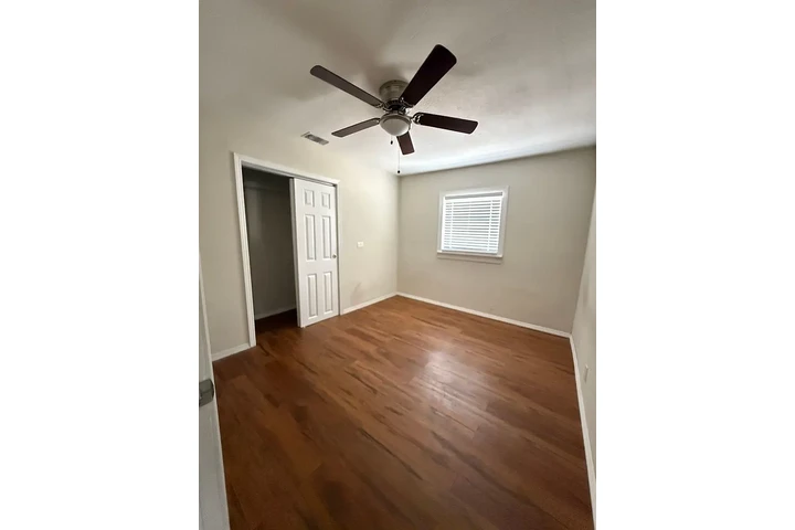 $900 : Casa bellamente renovada con image 2