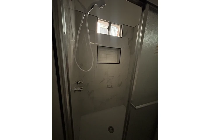 $1600 : Koreatown Se Renta Estudio image 5