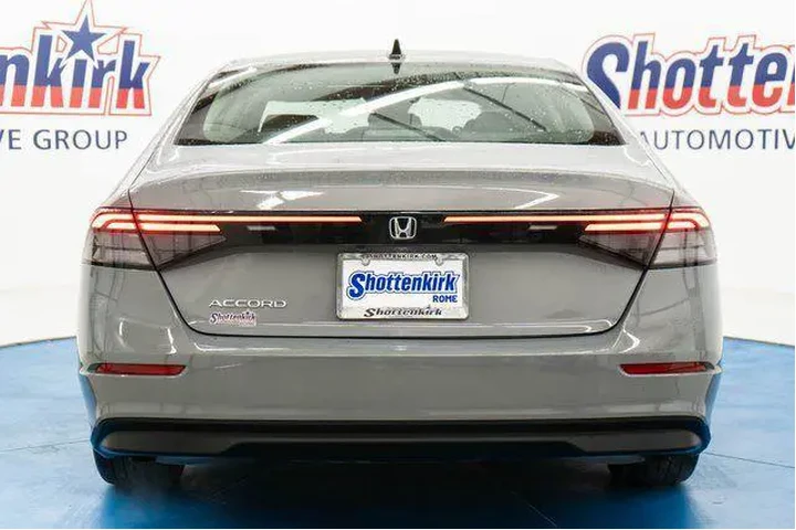 $29054 : Honda Accord 2025 SE 4dr Sed image 6