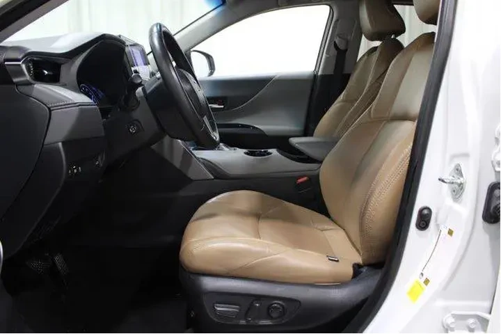 $29998 : Toyota Venza 2023 AWD LE 4dr image 3
