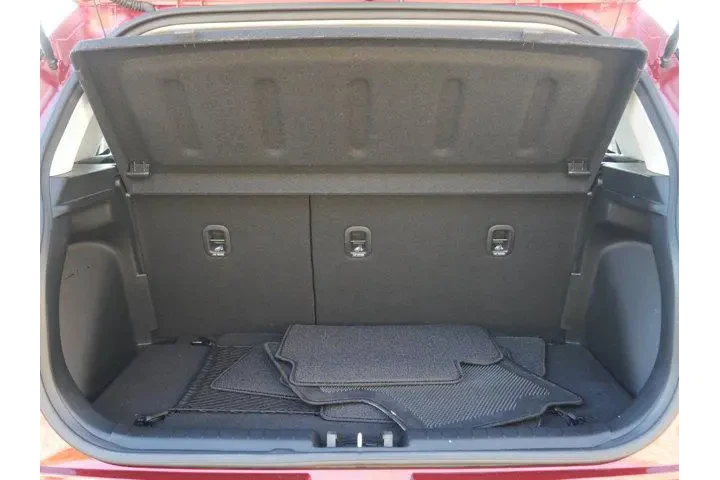 $21995 : Hyundai VENUE 2024 SEL 4dr C image 6